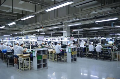 白色安全鞋 計算機(jī)行業(yè)的輕盈守護(hù)者
